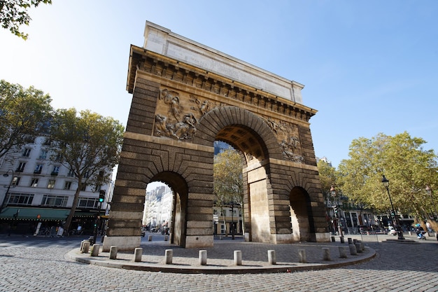 La porte SaintMartin est une belle porte ancienne près des Grands Boulevards Paris France