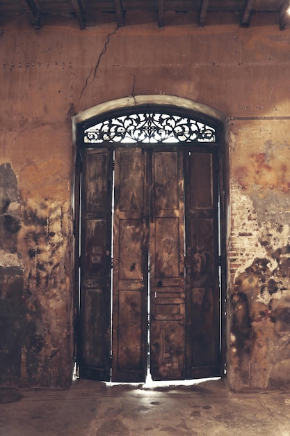 Photo la porte de style ancien est fermée