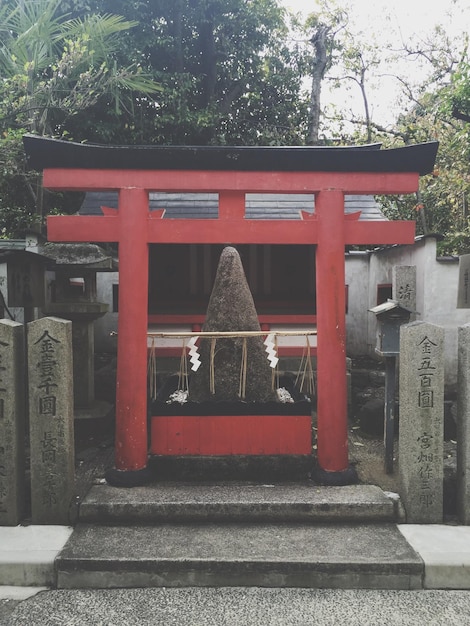 La porte Torii au sanctuaire