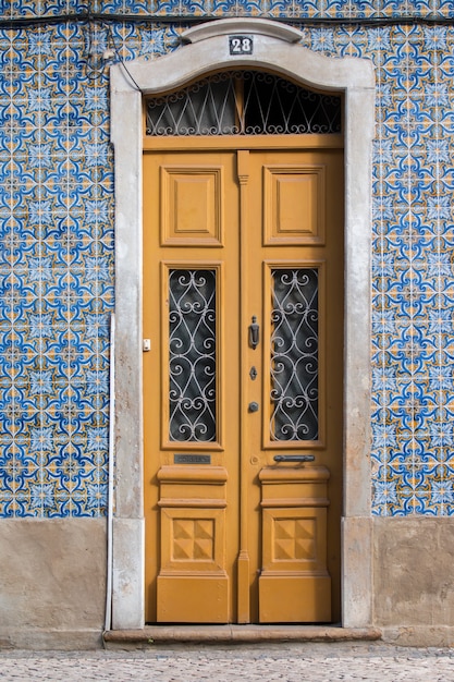 Porte typique de la région de l&#39;Algarve