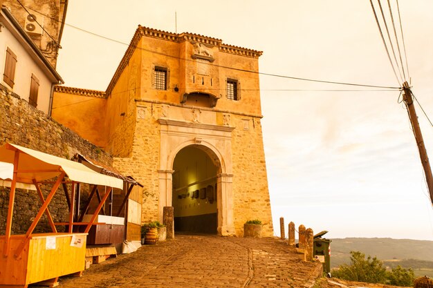 Porte de la ville de Motovun