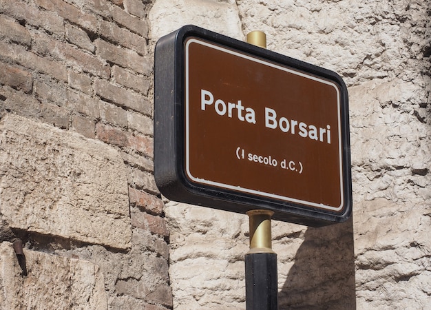 Porte de ville de Porta Borsari à Vérone