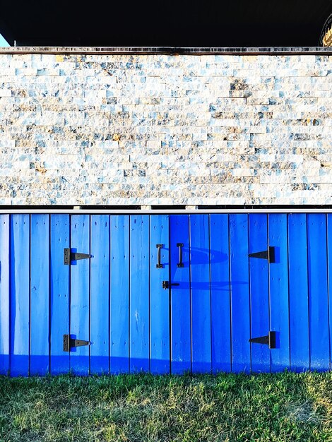 Photo portes et murs bleus