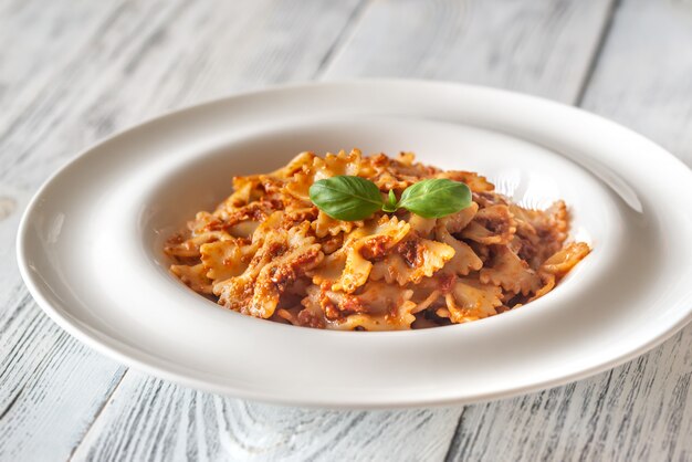 Portion de farfalle au pesto de tomates séchées au soleil