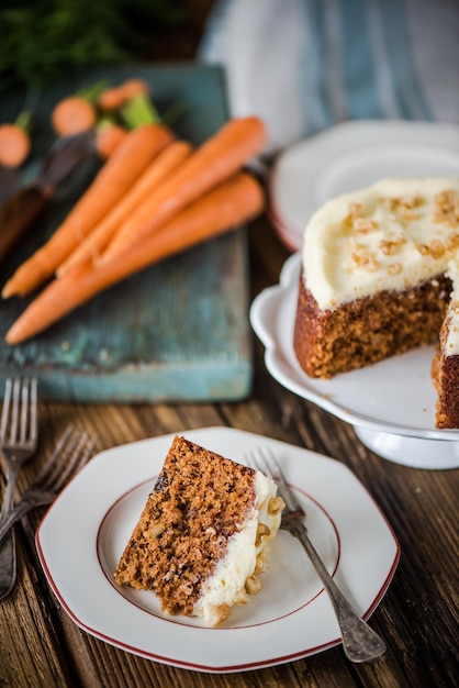 Portion de gâteau aux carottes