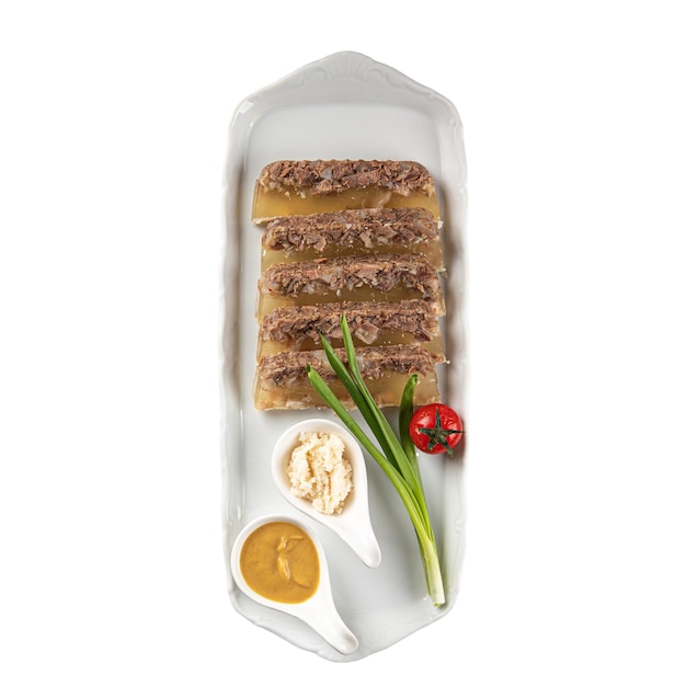 Portion isolée d'apéritif aspic russe