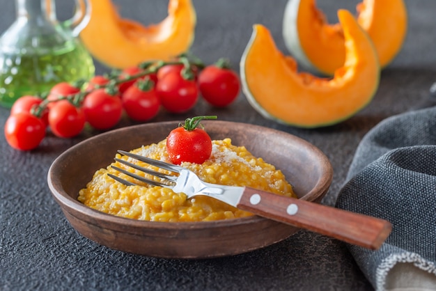 Photo portion de risotto à la citrouille