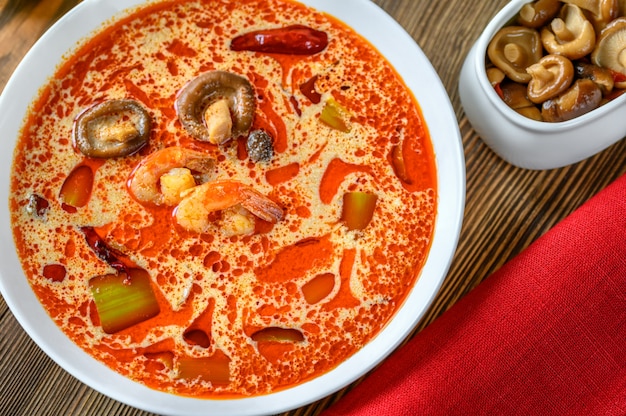 Portion de soupe Tom Yum