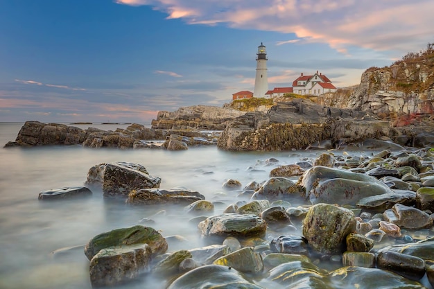 Portland Head Light dans le Maine au coucher du soleil aux États-Unis