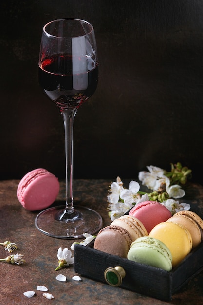 Porto avec macarons dessert français