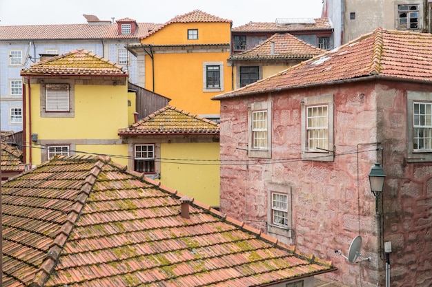 PORTO PORTUGAL 19 OCTOBRE 2017 Vue sur les toits de tuiles d'argile rouge de Porto Portugal