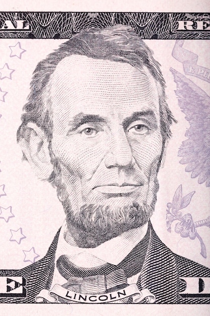 Portrait d'Abraham Lincoln à partir d'un gros plan de cinq dollars.