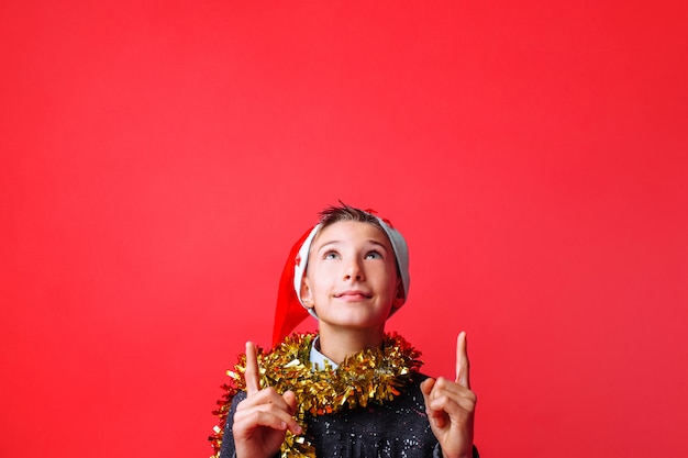 Portrait, adolescent, Santa, chapeau, clinquant, sien, cou, haut