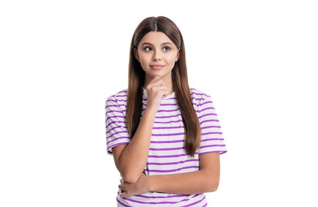 Portrait d'une adolescente méditant en t-shirt méditant une adolescente exprimant des émotions