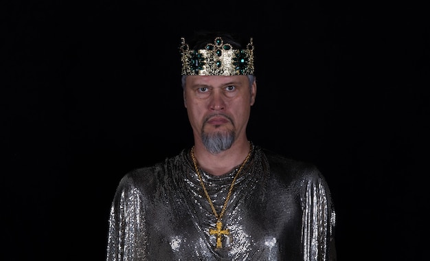 Photo portrait d'un ancien roi avec une couronne