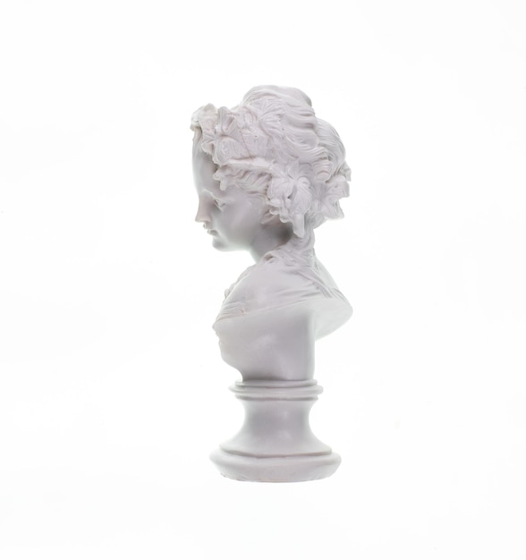 portrait de l'ancienne sculpture blanche isolée sur fond blanc