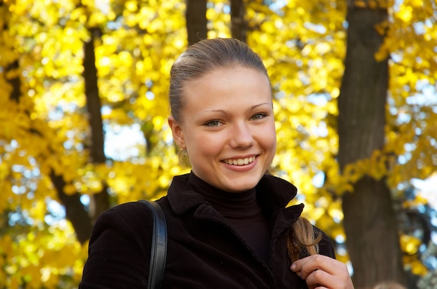 Portrait d&#39;automne d&#39;une fille