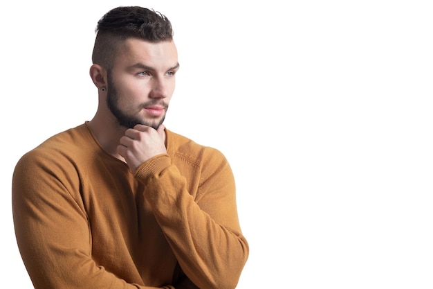 Portrait de beau jeune homme sur fond blanc