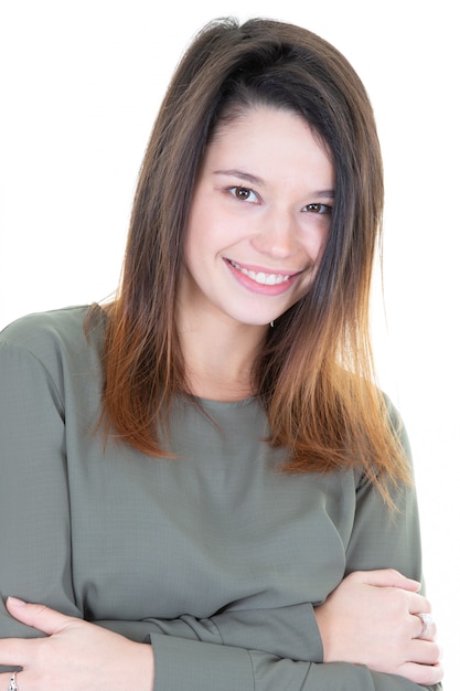 Portrait de beau modèle féminin caucasien isolé