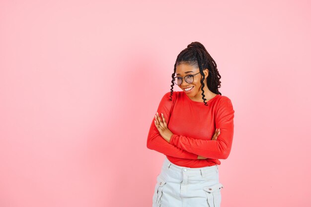 Portrait de beauté du visage de femme noire à la peau naturelle