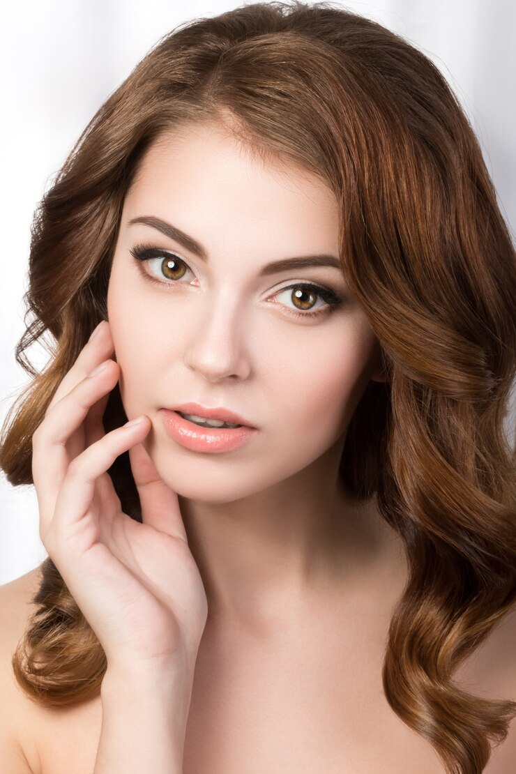 Photo portrait de beauté de jeune femme avec un maquillage naturel
