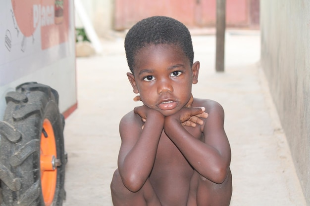 Photo portrait d'un bébé sans chemise