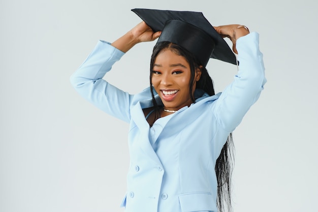 Portrait de la belle diplômée afro-américaine