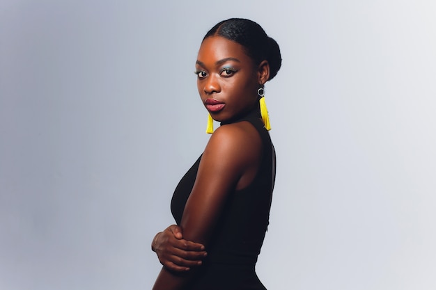 Photo portrait d'une belle femme afro-américaine