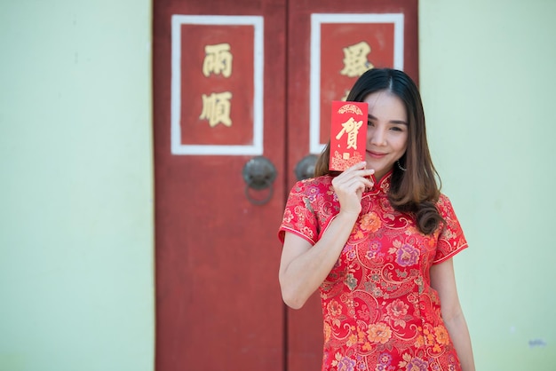 Portrait belle femme asiatique en robe Cheongsam,Thaïlande,Happy Chinese new year concept,Hap