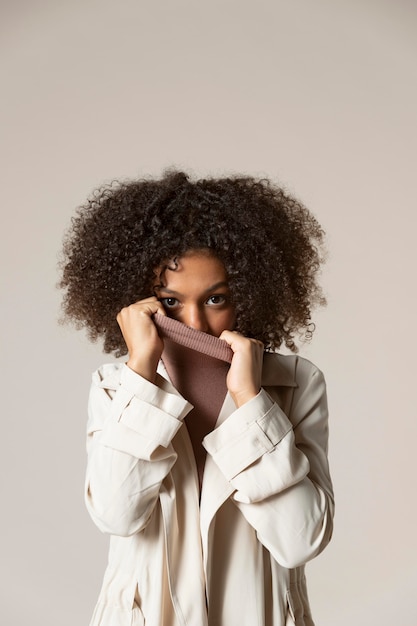 Photo portrait de belle femme en automne