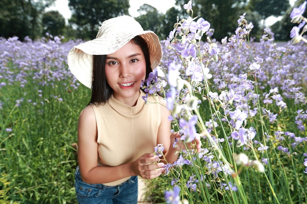 Portrait, de, belle femme, avoir, temps heureux, et, apprécier, parmi, fleur, Naga, champ, nature,