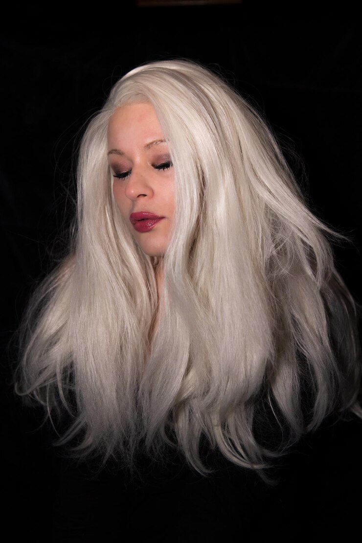 Photo portrait d'une belle femme blonde aux yeux verts
