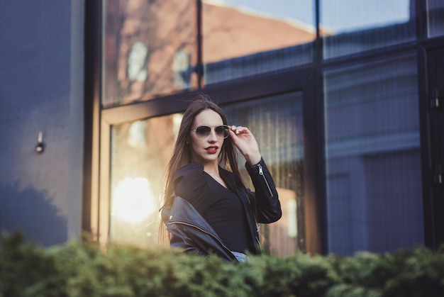 Portrait d'une belle femme brune