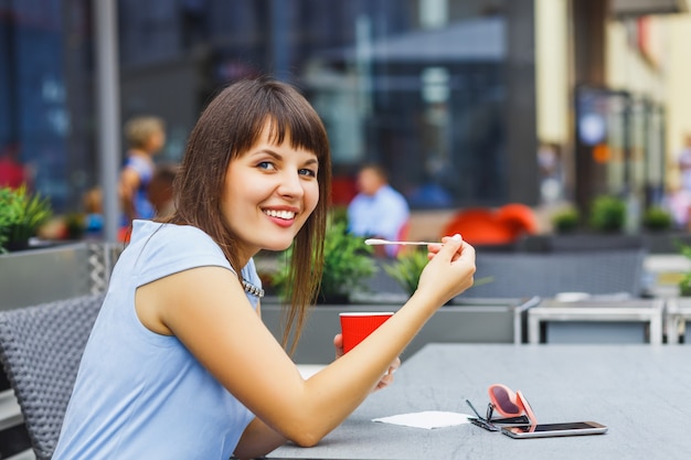 Portrait de belle femme caucasienne