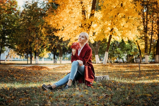 portrait belle femme dans le parc