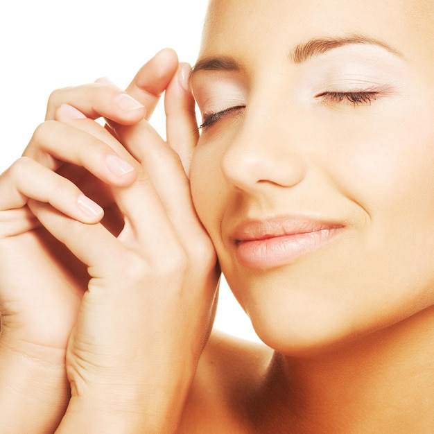 Photo portrait d'une belle femme se préparant pour la cure thermale