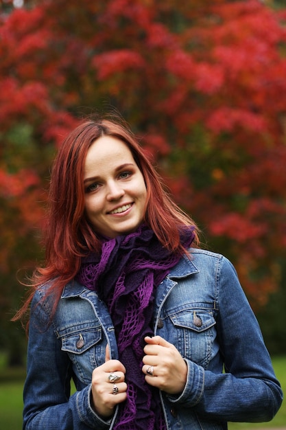 Portrait de belle femme souriante charmante