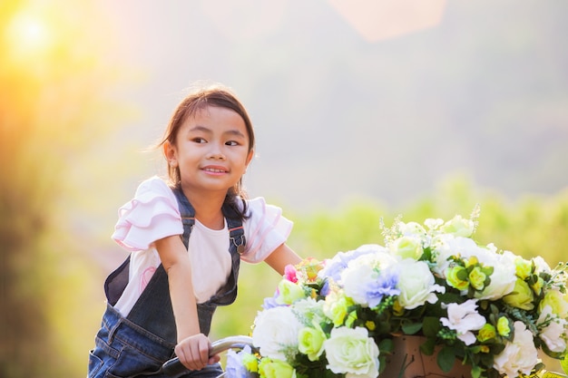 Portrait d'une belle fille asiatique