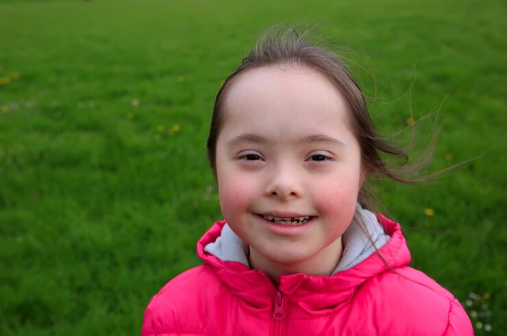 Photo portrait de belle fille dans le parc