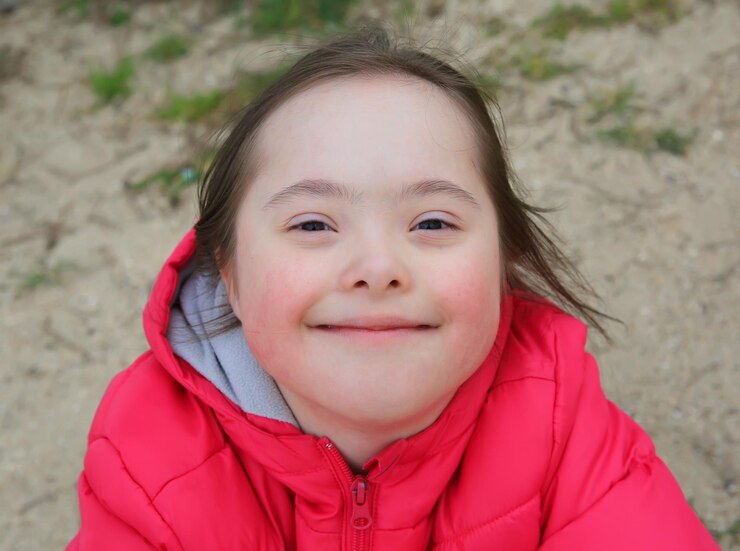 Photo portrait de belle fille dans le parc
