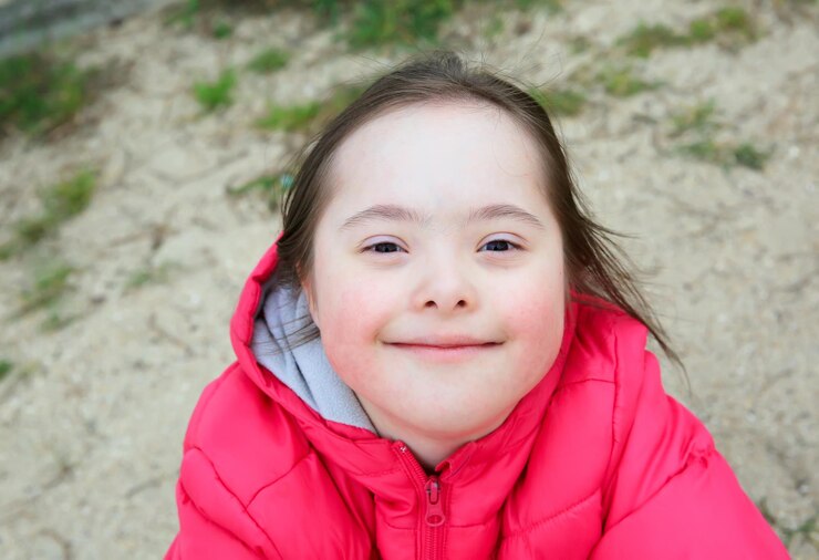 Photo portrait de belle fille dans le parc