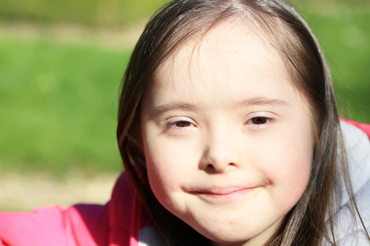 Photo portrait de belle fille dans le parc