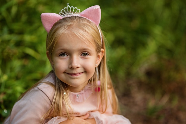 Photo portrait de belle fille en plein air