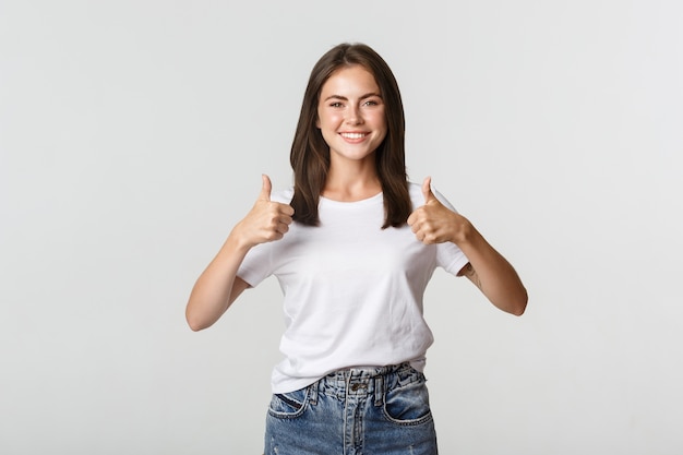 Portrait d'une belle fille posant