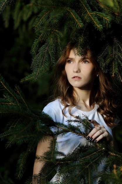 Portrait d'une belle fille rousse