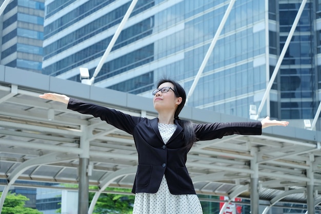 Portrait belle jeune femme d&#39;affaires asiatique.