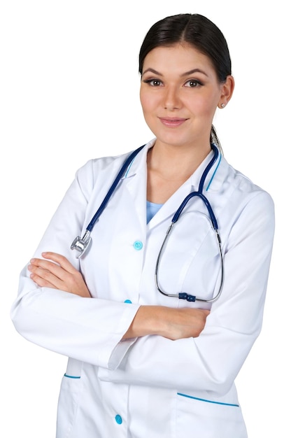 Portrait de la belle jeune femme médecin debout avec stéthoscope sur fond blanc