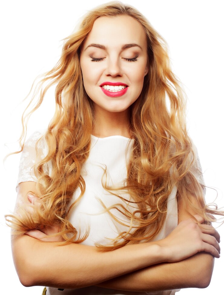 Photo portrait d'une belle jeune femme souriante heureuse, isolée sur fond blanc