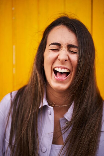 Photo portrait d'une belle jeune femme