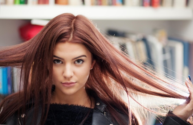 Photo portrait d'une belle jeune femme